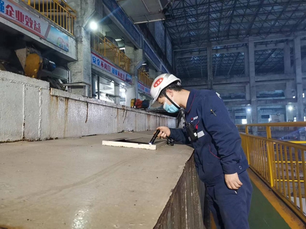 1651821215207335.jpg 工人檢點.jpg