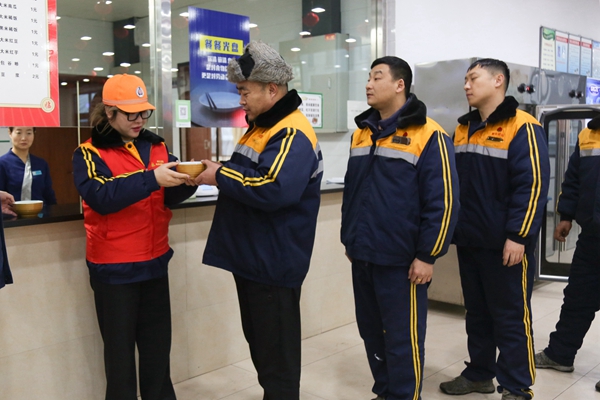 1705633853175669.jpg 慰問現場_副本.jpg