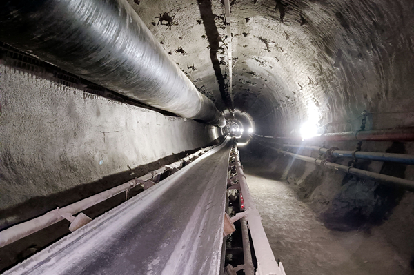 1705823162109968.jpg 2.巷道噴漿.jpg