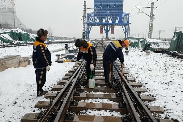 1706689775121847.jpg 道岔除雪_副本.jpg