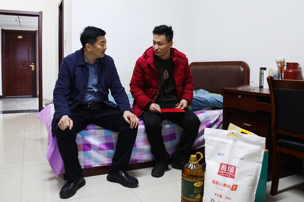 1707289695852096.jpg 2 趙華全慰問_副本.jpg