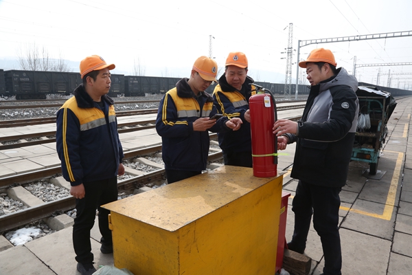 1708940667676834.jpg 總經(jīng)理帶隊嚴抓現(xiàn)場_副本.jpg