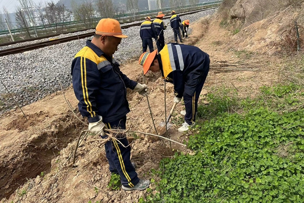 1714354918196169.jpg 線路護坡整治_副本.jpg