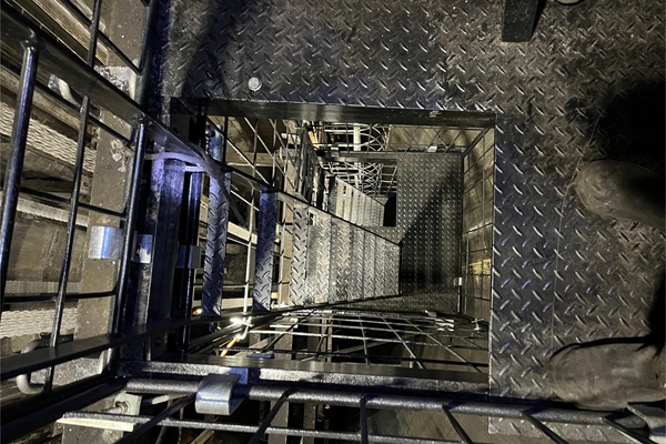 1714551455172244.jpg 梯子間_副本.jpg