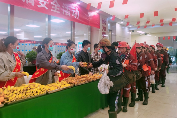 1717472280990621.jpg 2 井口慰問_副本.jpg