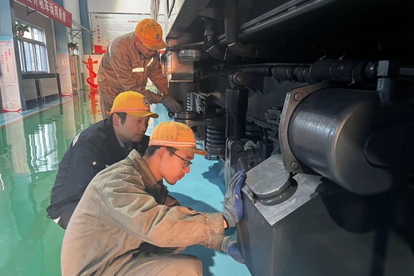 1723771972190654.jpg 內燃機車檢修_副本.jpg