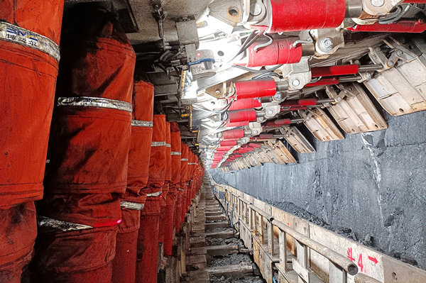 1724215809107349.jpg 1——上半程:難中求成 穩中有進_副本.jpg