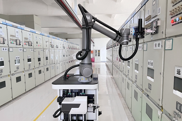 智能操作機(jī)器人_副本.jpg