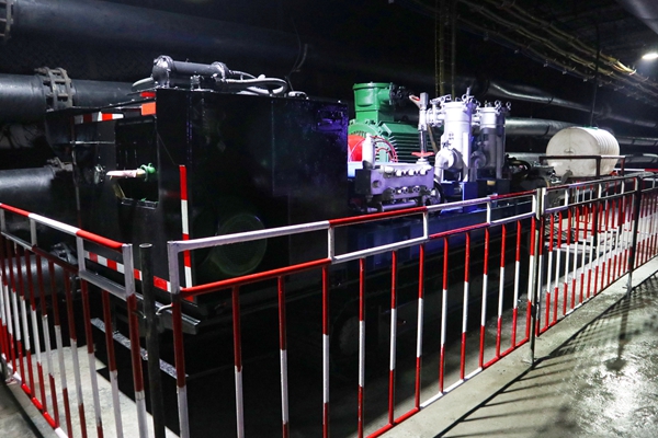 1727689294148968.jpg 井下水力割縫施工_副本.jpg