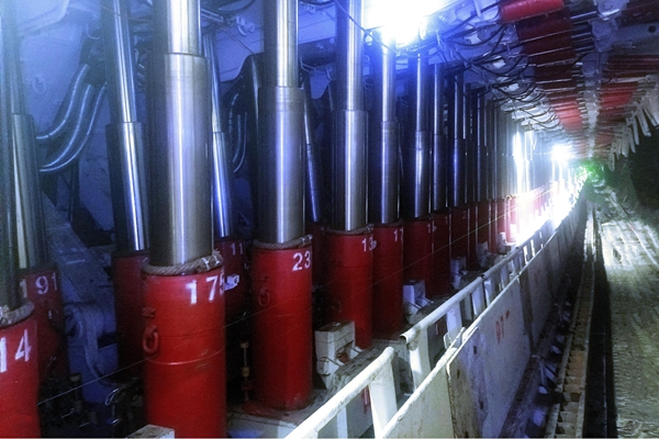 1733899782956727.jpg 3.402104工作面設(shè)備安裝_副本.jpg