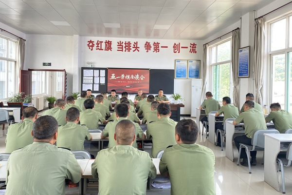 胡孟中隊(duì)“五一”座談會(huì)_副本.jpg