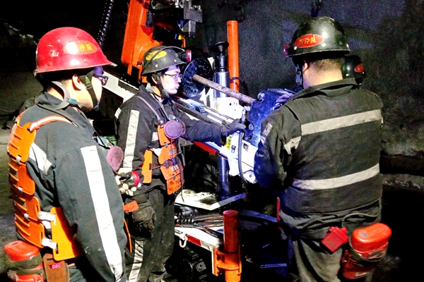 1735615679164986.jpg “5”,建立五級安全網(wǎng)絡(luò)化管理模式_副本.jpg