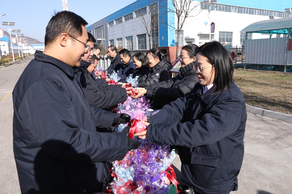 1735635281391666.jpg 送蘋果_副本.jpg