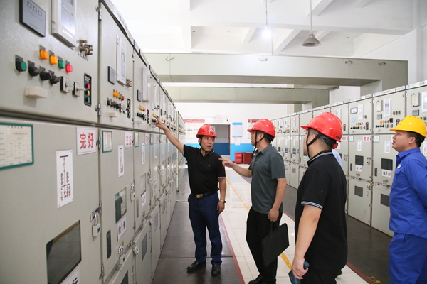 1736910813111689.jpg 黨員先鋒隊深入一線_副本.jpg