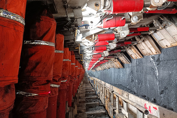 1738398262117814.jpg 1—— 大抓落實(shí) 打贏安全“翻身仗”_副本.jpg