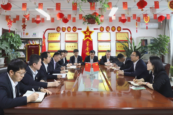 1746503450545913.jpg 綜采隊(duì)調(diào)研_副本.jpg