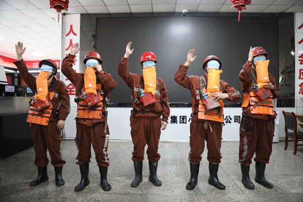 1750907083827225.jpg 2.自救器盲戴_副本.jpg