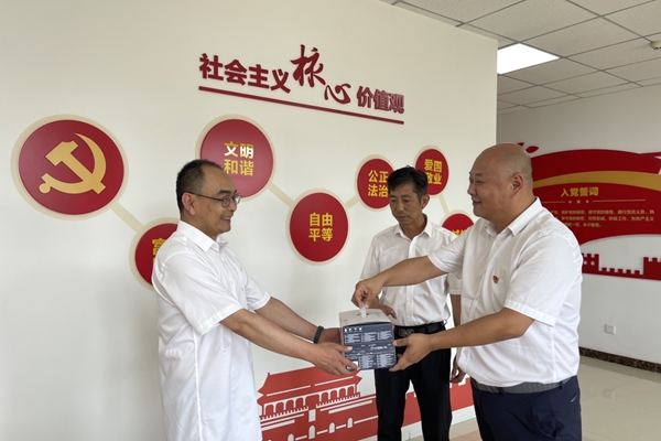 1751422412392777.jpg 慰問黨員_副本.jpg