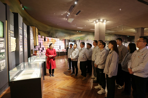 1752047418641456.jpg 廉政主題教育_副本.jpg