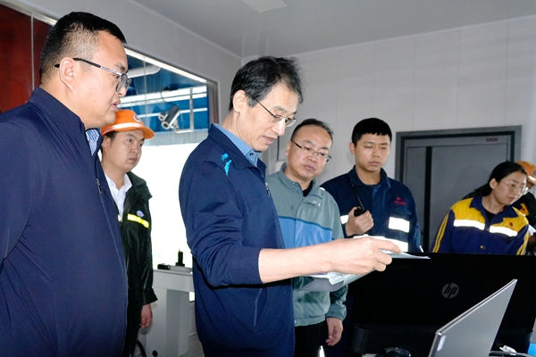 1759733563181972.jpg 王總檢查指導(dǎo)工作_副本.jpg