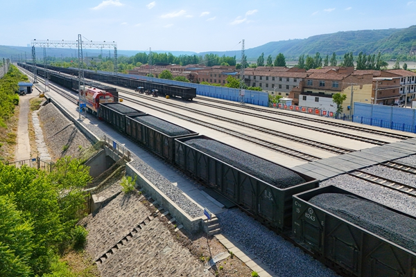 1763372366101656.jpg 裝車作業(yè)_副本.jpg